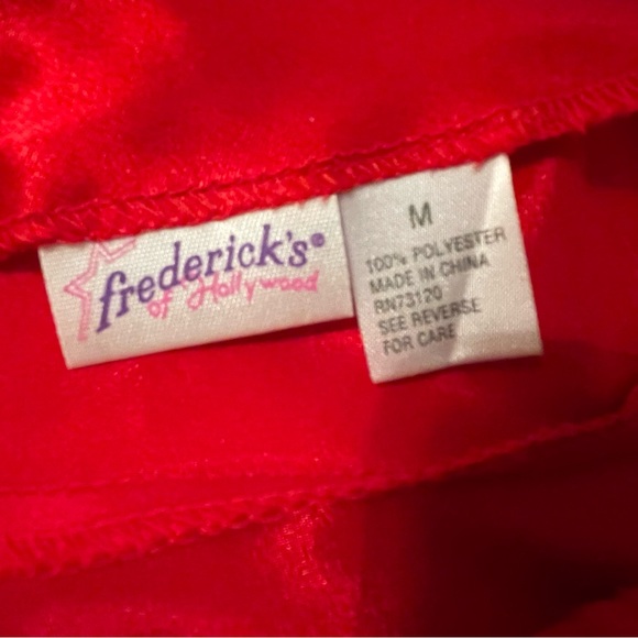 Lovely Frederick’s of Hollywood full length red satin robe with belt & pocket - Picture 4 of 4